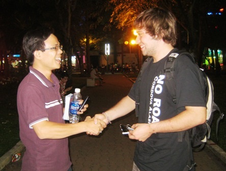 “Săn” Tây học Ngoại ngữ - 1 “Săn” Tây học Ngoại ngữ