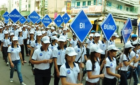 SV hưởng ứng chiến dịch “Tôn trọng con đường”