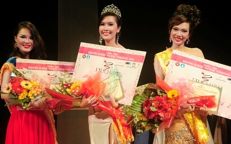 Thuyết phục “bố” để trở thành Hoa khôi Ngoại thương - 2 Thuyết phục “bố” để trở thành Hoa khôi Ngoại thương
