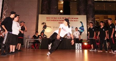 Đội nhảy nữ vô địch Hiphop Sài thành - 4