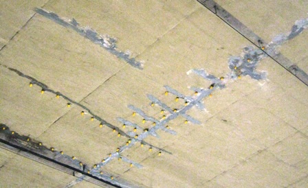 Cả hai hướng từ Q.1 sang Q.2 và hướng ngược lại của hầm đều có những vết nứt thấm.