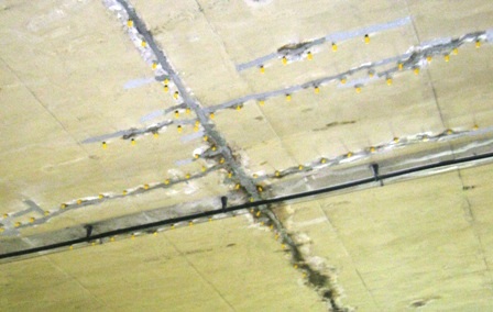 Cả hai hướng từ Q.1 sang Q.2 và hướng ngược lại của hầm đều có những vết nứt thấm.