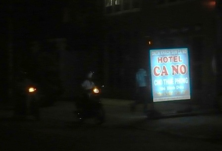 Cảnh “săn” nhà nghỉ tại TP.HCM vào một ngày dịp lễ