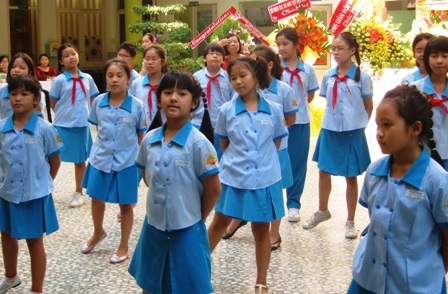 Không “làm khó” HS chưa kịp có đồng phục mới - 1 Đồng phục học sinh phải được sự đồng thuận của phụ huynh