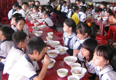 Gánh nặng từ mô hình bán trú “ba trong một” - 3 Rất ít trường học có phòng ăn uống độc lập thế này.