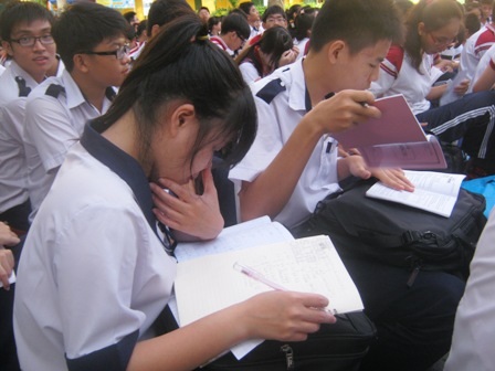 Bí thời gian, học trò “chán” ăn sáng - 1 Nhiều học trò không có thời gian ăn sáng và cũng chưa hiểu được tầm quan trọng của bữa sáng.