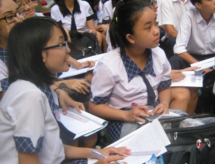 TPHCM: Cấm dạy thêm với HS học 2 buổi/ngày - 1 Sở GD-ĐT TPHCM quy định không được dạy thêm cho HS học 2 buổi/ngày.