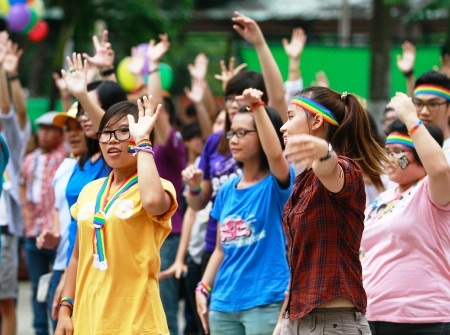 Vũ điệu flashmob vì người đồng tính - 2 Vũ điệu flashmob vì người đồng tính
