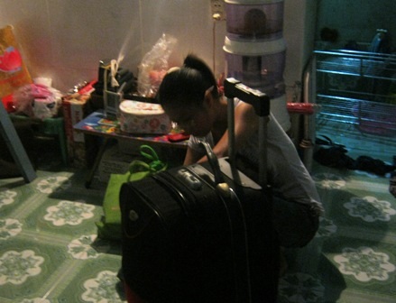 Nhiều SV đàn anh đàn chị phải xê dịch chỗ ở vì hết chịu nổi với giá phòng.