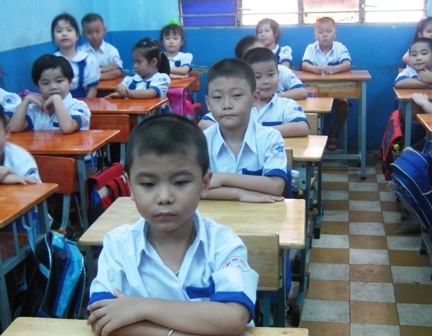 Trẻ lớp 1 ngày càng dạn dĩ trong ngày đầu đến trường.