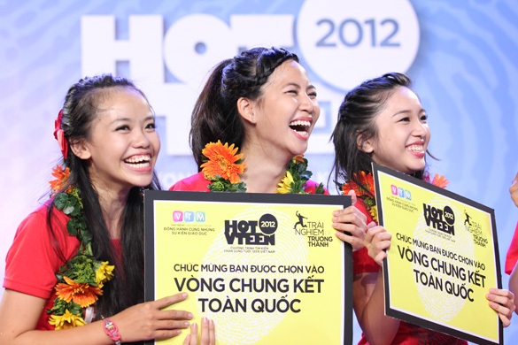 Nữ sinh Sài Thành xinh xắn trong đêm chung kết HotVTeen - 4 Bảo Ngọc mặc áo dài rất đẹp và được BGK ví với vẻ đẹp của Thúy Kiều.