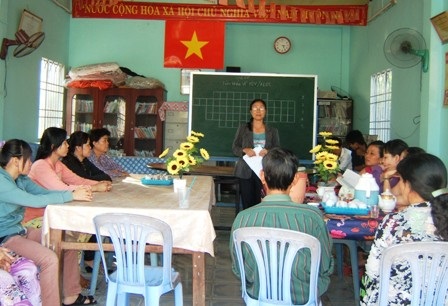 “Già rồi đi học không thấy kỳ sao?” - 2 Nhờ không ngừng nâng cao việc học, cô Đức tự tin và hoạt động công tác xã hội hiệu quả hơn.