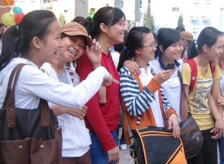 Giáo dục ĐH Việt Nam hội nhập quốc tế: Liều để ra “biển lớn”? - 3 Sinh viên ĐH tại TPHCM.