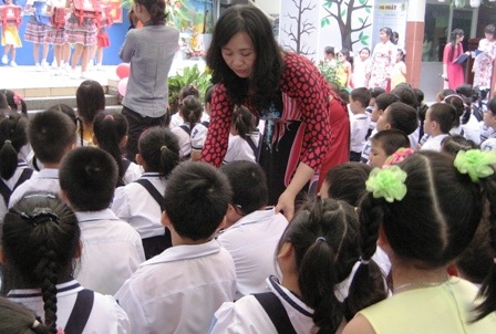 Những đứa trẻ… “bị bỏ rơi” - 2 Quá bận rộn, không ít gia đình khoán trắng việc dạy con cho nhà trường