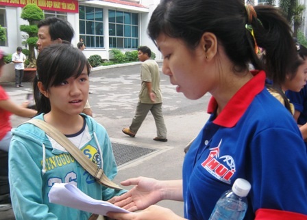 Đạo đức sinh viên: Đến lúc cần…. thuốc “đề kháng” - 2 Tham gia các hoạt động xã hội hữu ích sẽ giúp SV tăng sức “đề kháng” trước các tệ nạn xã hội.