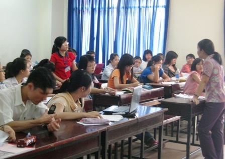 Xưng “tôi” gọi “anh/chị”: Thầy e dè, trò “ngượng miệng” - 2 Sinh viên còn “ngại miệng” xưng tôi với giảng viên.