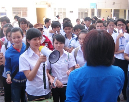 Xưng “tôi” gọi “anh/chị”: Thầy e dè, trò “ngượng miệng” - 1 Sinh viên còn “ngại miệng” xưng tôi với giảng viên.