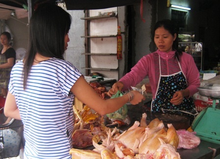 Giá thực phẩm tăng luôn làm nồi cơm giảm chất giảm lượng