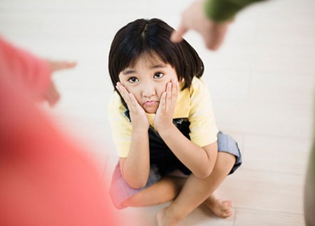 Bi kịch trẻ nhờn đòn roi - 1 Bị chỉ bảo bằng bạo lực, trẻ dễ trở nên lỳ đòn và càng khó giáo dục.