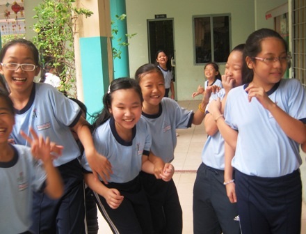Trẻ tiểu học sợ… mang bầu vì nghe dọa - 2 Giáo dục giới tính cho trẻ trước hết phải bắt đầu từ trong gia đình