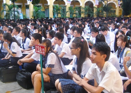 Học sinh Trường THPT Trưng Vương, TPHCM tham gia chương trình tư vấn cho tuổi mới lớn