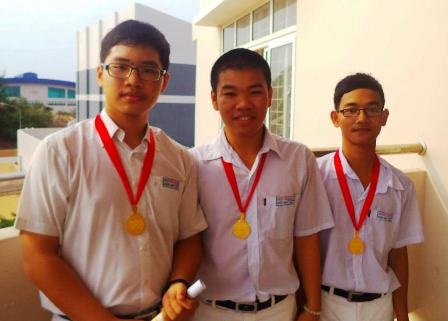 Độc đáo cậu học trò giỏi Toán, mê thơ - 1 Phạm Quốc Đạt (