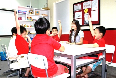 Làm thế nào để trẻ hứng thú với Toán học? - 1 Lớp học chỉ 5 học sinh nên các em dễ dàng tương tác cùng giáo viên