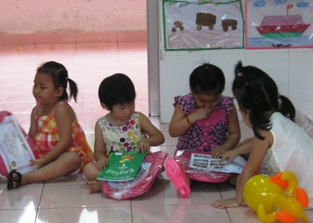 Ép con học chữ trước bằng cách... dọa - 2 Việc học đầu đời cần bắt đầu bằng các trò chơi và sự thích thú của trẻ.