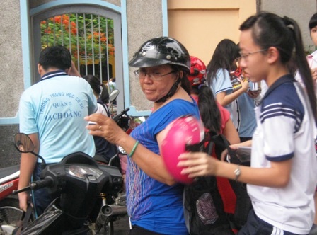 Học sinh rút sức ôn thi vào lớp 10 - 2 Nhiều học sinh “chạy sô” luyện để mong giành một suất học lớp 10