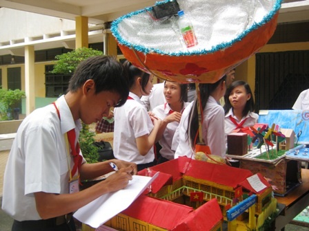 Mô hình sử dụng năng lượng mặt trời của nhóm học sinh THCS Bình Chiểu (Thủ Đức, TPHCM)