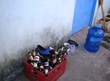 Nghỉ lễ không về quê, nhiều SV tụ tập ăn nhậu