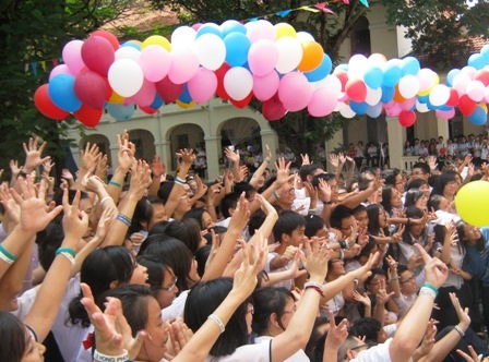 “Cố lên 12 ơi!” - 4 Hình ảnh của học trò mùa thi luôn gợi cảm xúc cho những người đi trước.