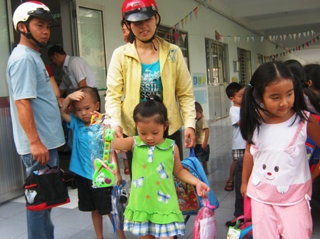 Quản chặt thuốc y tế tại trường học - 1 Nhà trường và phụ huynh cần phối hợp chặt chẽ trong việc chăm sóc sức khỏe trẻ