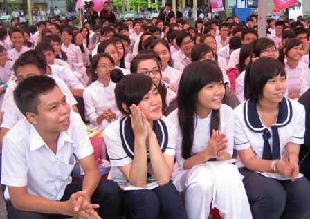 Phát hoảng khi nữ sinh “cuồng yêu” - 2 Nhiều vụ đánh ghen kinh hoàng mà “người trong cuộc” là các bạn tuổi học trò.