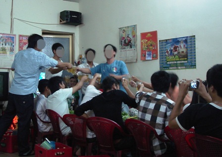 Học chưa tới nên sinh viên nhàn rỗi? - 1 Các quán nhậu quanh các trường đại học, khu trọ ở TPHCM là nơi “giữ chân” nhiều sinh viên