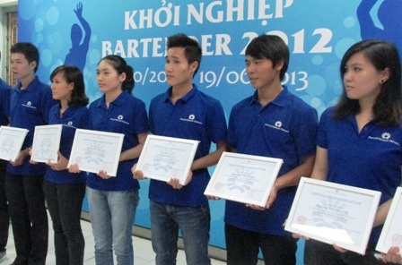 84 học sinh khó khăn tốt nghiệp nghề Bartender - 1 Học sinh khó khăn tốt nghiệp nghề từ khóa học “Khởi nghiệp Bartender”.