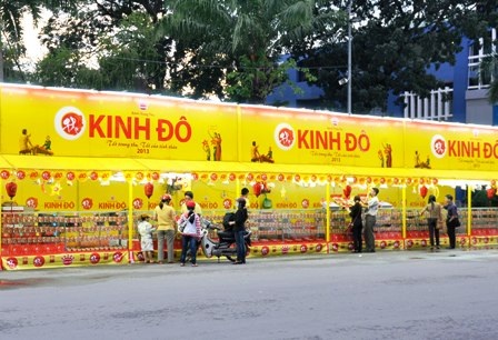 Doanh nghiệp lạc quan với mùa trung thu 2013 - 1 Thị trường trung thu 2013 sôi động rất sớm.