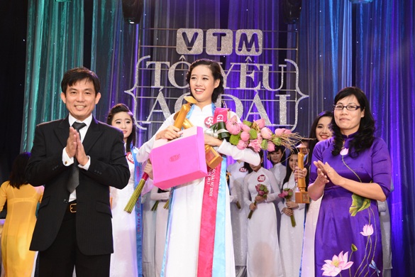 Thiếu nữ cao gần 1,8 m đăng quang Miss Áo dài nữ sinh VN - 1 Cô gái có chiều cao 1,78 Nguyễn Trần Khánh Vân đăng quang Miss Áo dài Nữ sinh Việt Nam 2013.