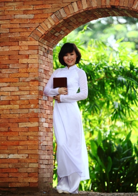 Trần Thu Trang là cựu học sinh Trường chuyên Hà Nội - Amsterdam. Hiện Trang là s