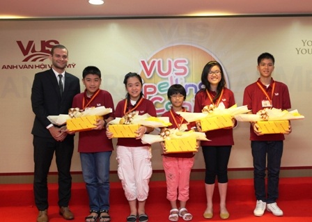 Gay cấn thi đánh vần tiếng Anh - 1 5 quán quân của cuộc thi VUS Spelling Contest.