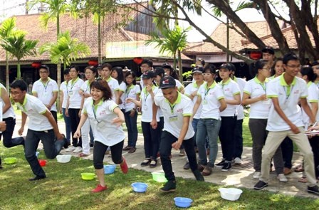 Sinh viên tuyên truyền về “Năng lượng xanh”