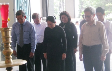 Nhiều người chưa từng là học thầy xin cúi đầu trước nhân cách, tài năng của thầy. 