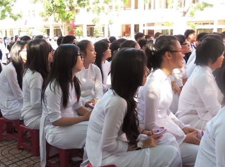 Bố mẹ luôn là tấm gương lớn nhất đối với con trẻ. 