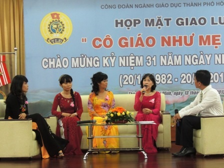 Giáo viên mầm non trong buổi giao lưu Cô giáo như mẹ hiền.