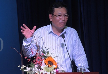 Bộ trưởng GD-ĐT: Nặng lý thuyết, giáo dục có cả... cấp 5