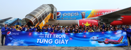 Pepsi tổ chức 2 chuyến bay miễn phí đưa sinh viên, công nhân nghèo về quê ăn Tết