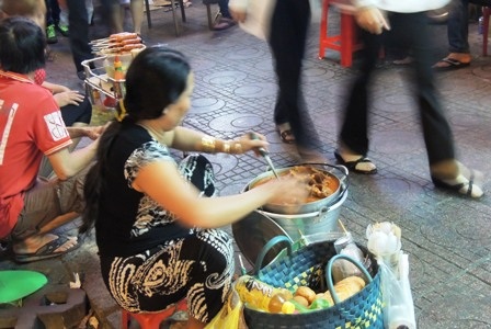 Mắt nhìn thấy ghê, miệng vẫn khoái