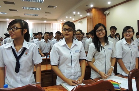Học sinh than chương trình học “lạc hậu” - 1 Gần 150 học sinh THPT tham gia đối thoại cùng lãnh đạo ngành giáo dục TPHCM.