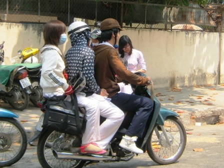 Đạo đức sao lại học thuộc, chấm điểm? - 2 Đạo đức học sinh đang là vấn đề đáng ngại.