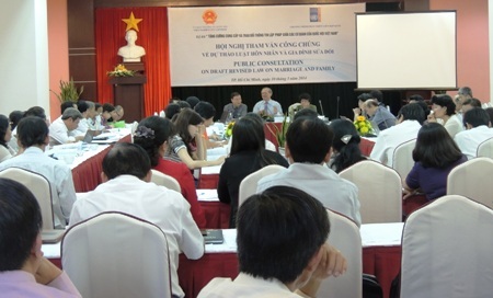 Quyền của người đồng tính đang bị “treo” để chờ “quy hoạch”! - 1 Quang cảnh Hội nghị tham vấn công chúng về Dự thảo luật hôn nhân và gia đình sửa đổi